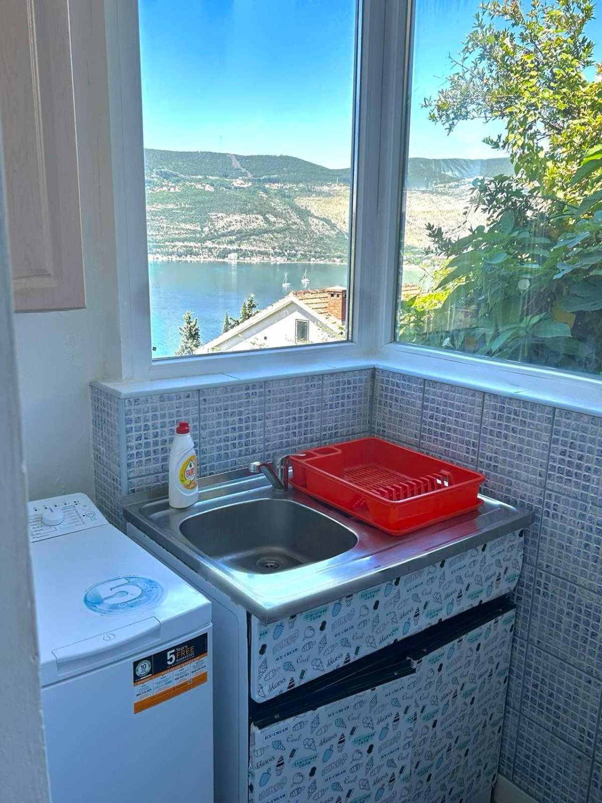 Apartments Maya Herceg Novi Eksteriør bilde